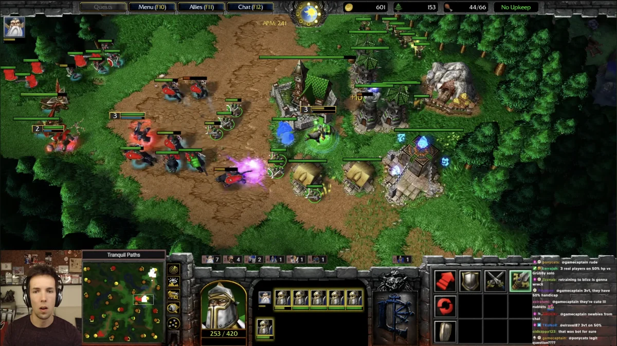 Warcraft 3 units fighting with lots of visual density